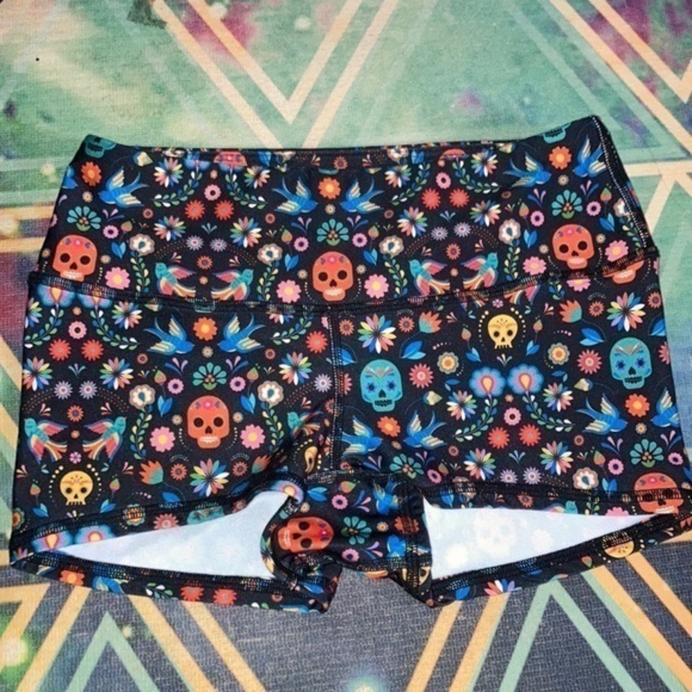Skull short size small